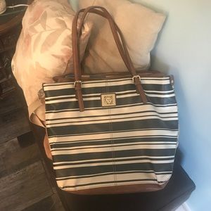 Classic Anne Klein shoulder bag